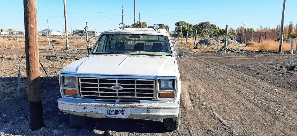 Trelew: Ladrón se comunicó por WhatsApp con dueño de camioneta robada y le pidió plata para decirle dónde estaba