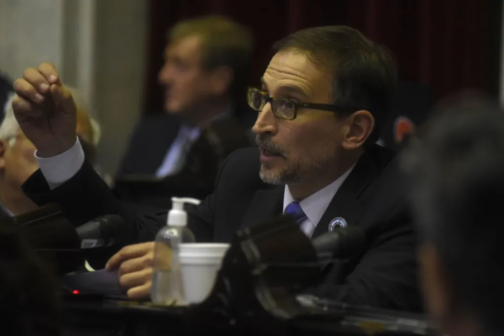 Domingo presentó un proyecto para reducir los "impuestos al trabajo"