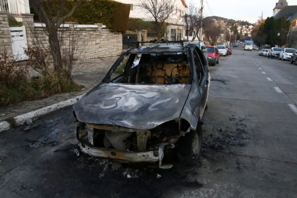 Un taxi se incendió en plena calle 