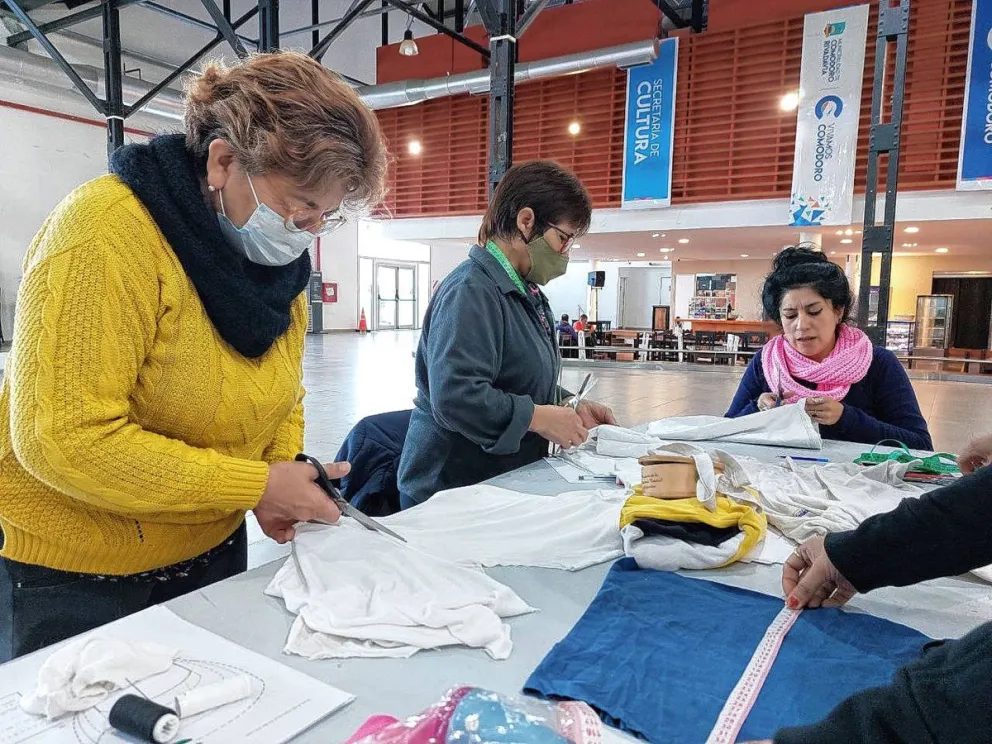 Urbana realizó un taller para producir pañales de tela