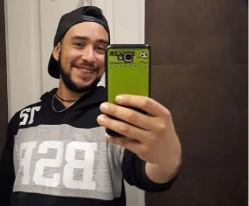 Esteban Muia es de Comodoro y participará esta noche en La Voz Argentina