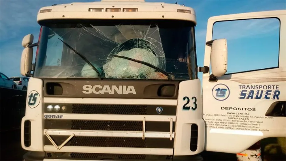 |VIDEO| Otro camionero se convirtió en víctima de unos piqueteros