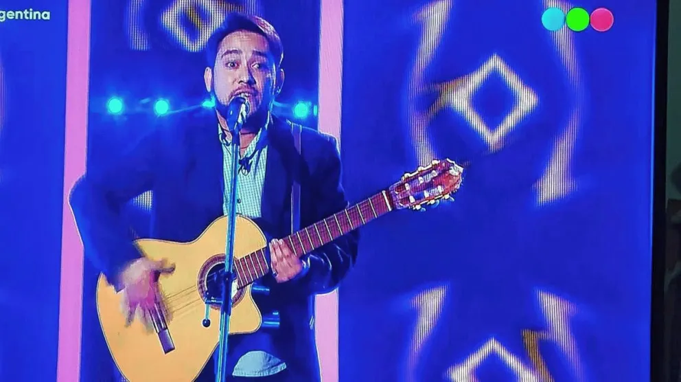 Esteban Muia: “Me inicié en el canto a los 12 años de edad, con mi guitarra y la voz a la par”