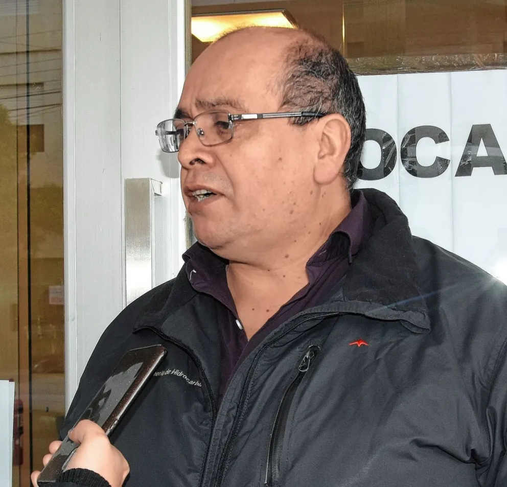Trabajadores del Ministerio de Hidrocarburos mantienen una retención de servicios