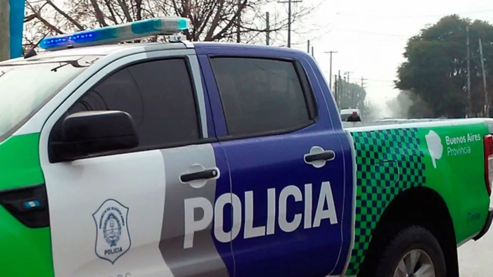 VIDEO: se quedó dormido en el auto y un policía le robó el celular