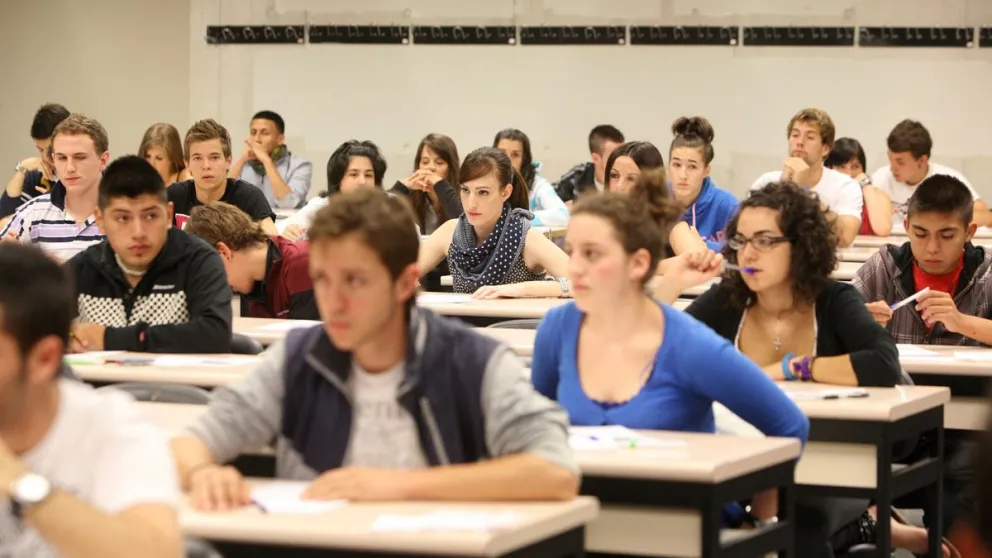 Estudiantes universitarios podrán acceder a beneficios de comprar en comercios locales 