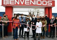 Zamora habilitó dos renovados edificios educativos en La Revancha y entregó viviendas sociales a 14 familias
