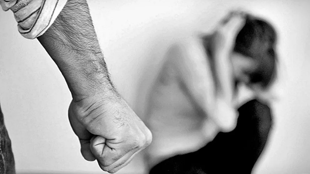 Un hombre golpeó a su novia menor de edad
