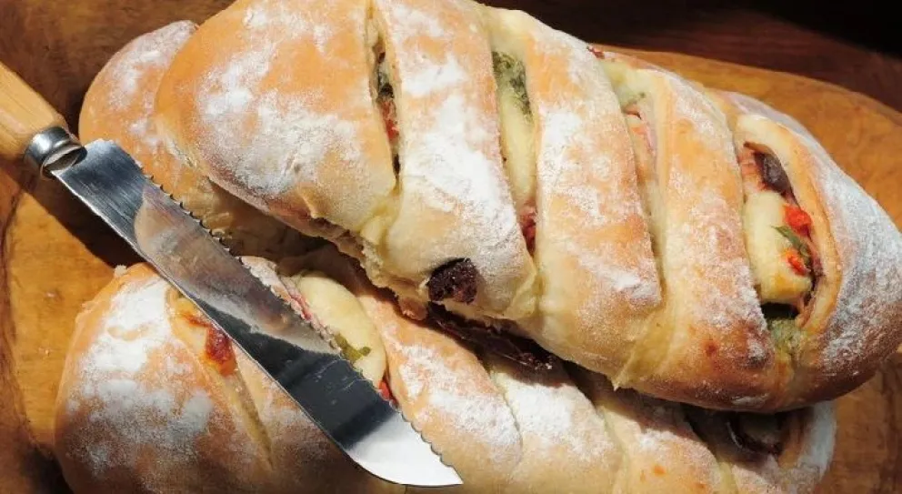 Pan relleno capresse: receta fácil, rica y económica 