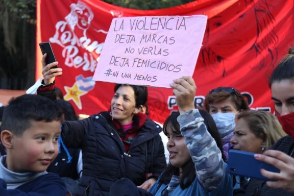 Durante el primer semestre se cometieron 122 femicidios y 8 suicidios feminicidas en Argentina