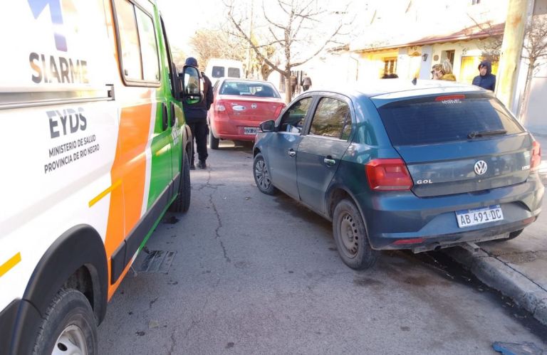 Persecución policial de Neuquén a Roca provocó un accidente en el canalito y terminó en Barrio Nuevo