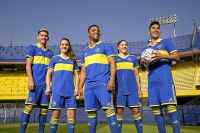 Boca presentó su nueva camiseta sin sponsor e inspirada en los años '90