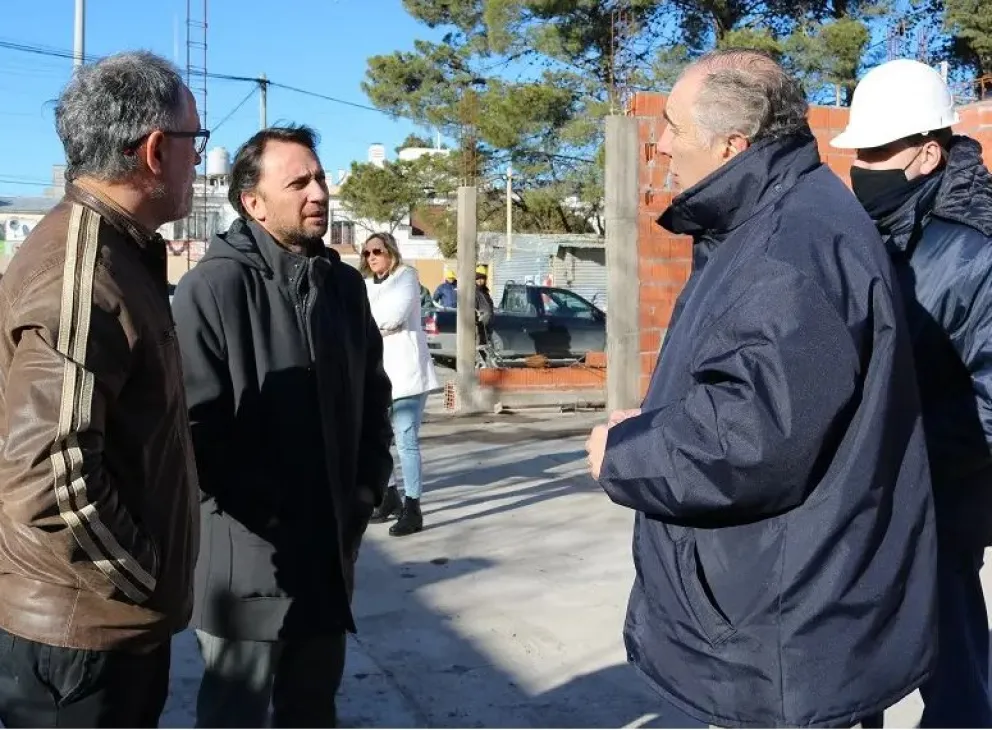 Núñez realizó una inspección a la Escuela 1 donde se construye un SUM