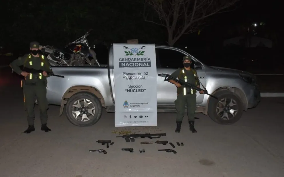 Cuatro salteños se paseaban en camioneta, armados hasta los dientes