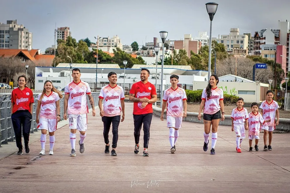 Huracán presentó su nueva indumentaria