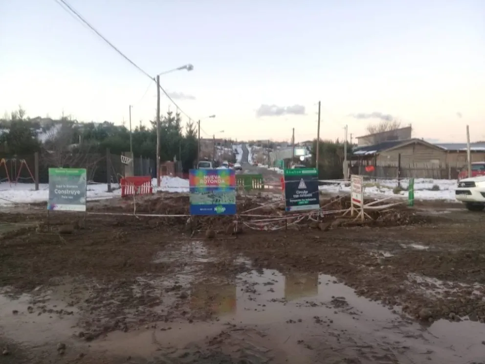 Repararon un caño de agua en el Nahuel Hue y piden circular con precaución  