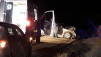 Vehículo perdió el control y chocó de frente contra un camión: salteño quedó atrapado entre los fierros