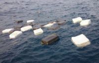 Misterioso hallazgo en Bahía Blanca: encontraron 170 kg de cocaína flotando frente a una base de la Armada 