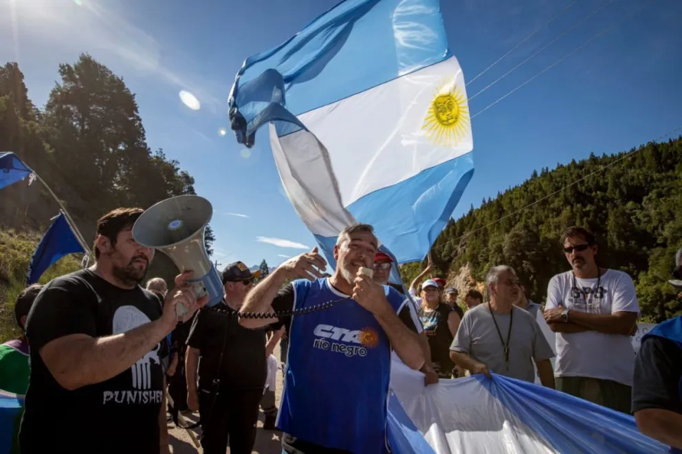 La CTA Autónoma exige a la Justicia un fallo urgente para liberar lago Escondido 