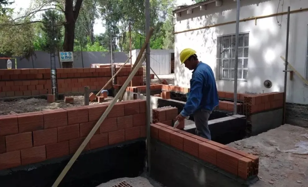 Provincia construirá nuevos edificios escolares y realizará ampliaciones en Roca y otras localidades