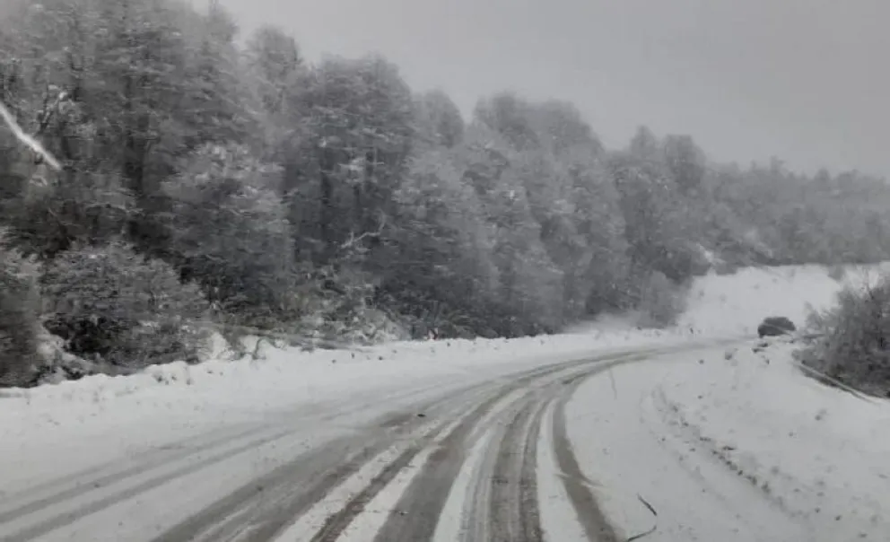 Ruta 40: Extrema precaución por nieve sobre la calzada entre Bariloche y El Bolsón