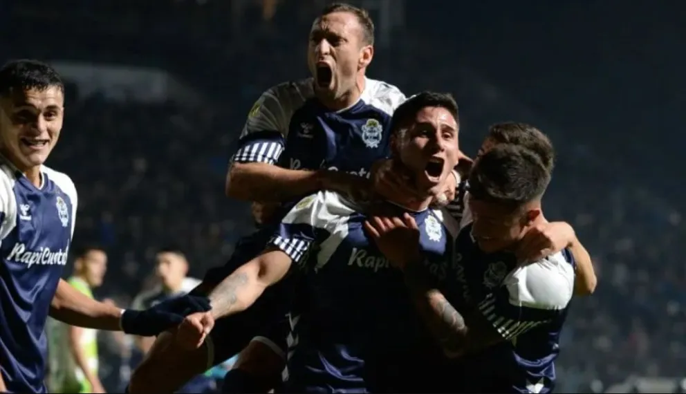 El Lobo mira desde arriba: Gimnasia le ganó a Defensa y Justicia y se subió a la cima