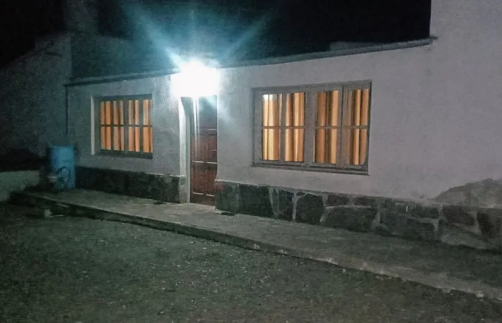 Asaltaron a punta de cuchillo y revólver a tres jubilados en una chacra: les robaron 200.000 pesos y 3.000 dólares