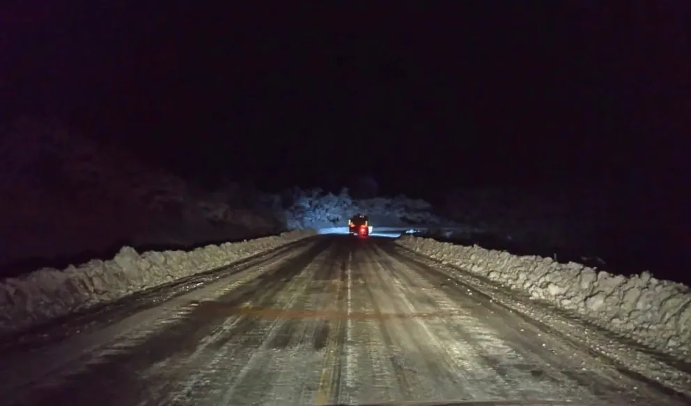 Ruta 40: Nieva en las zonas altas y piden transitar con extrema precaución y con portación de cadenas