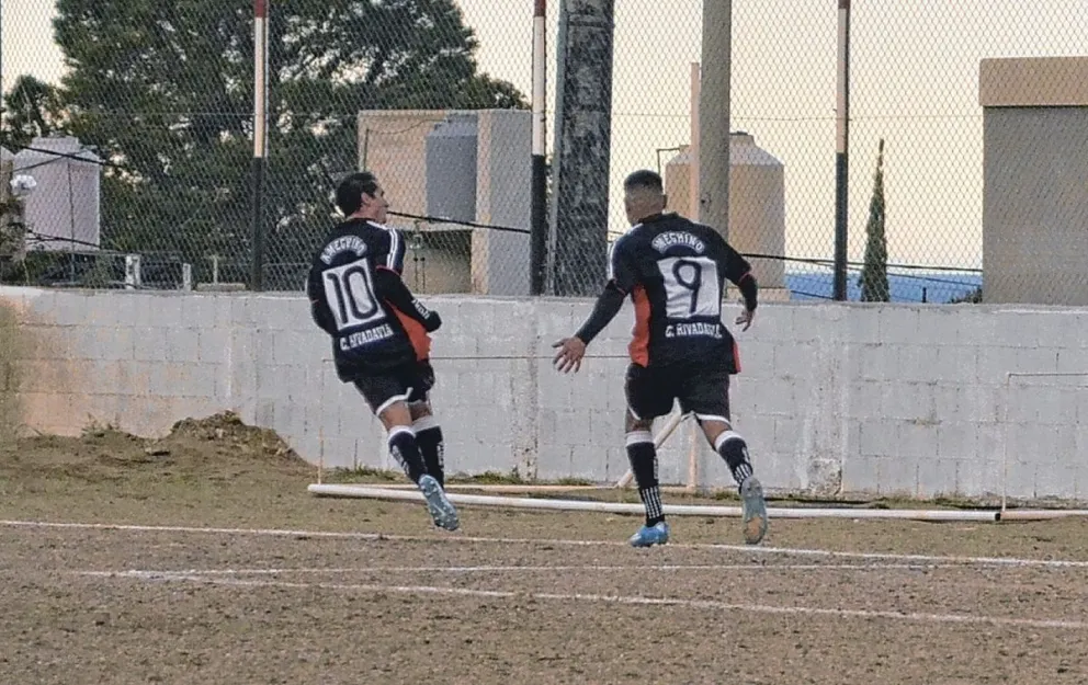 Florentino Ameghino golea y sigue firme