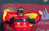 Infartante triunfo de Carlos Sainz en una accidentada carrera en Silverstone