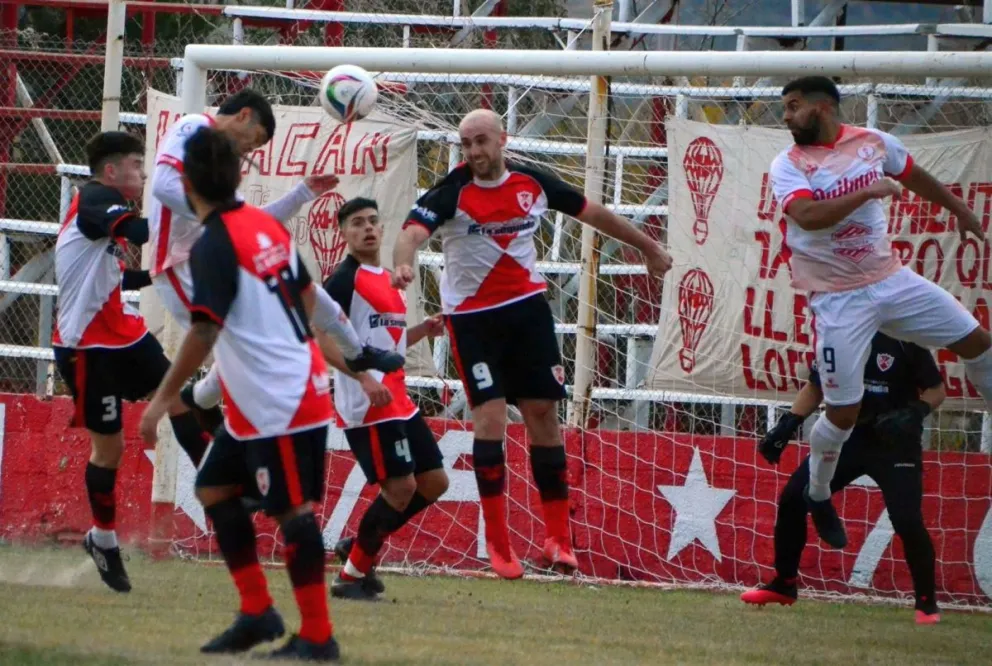 Huracán fue goleado y C.A.I. es el nuevo puntero