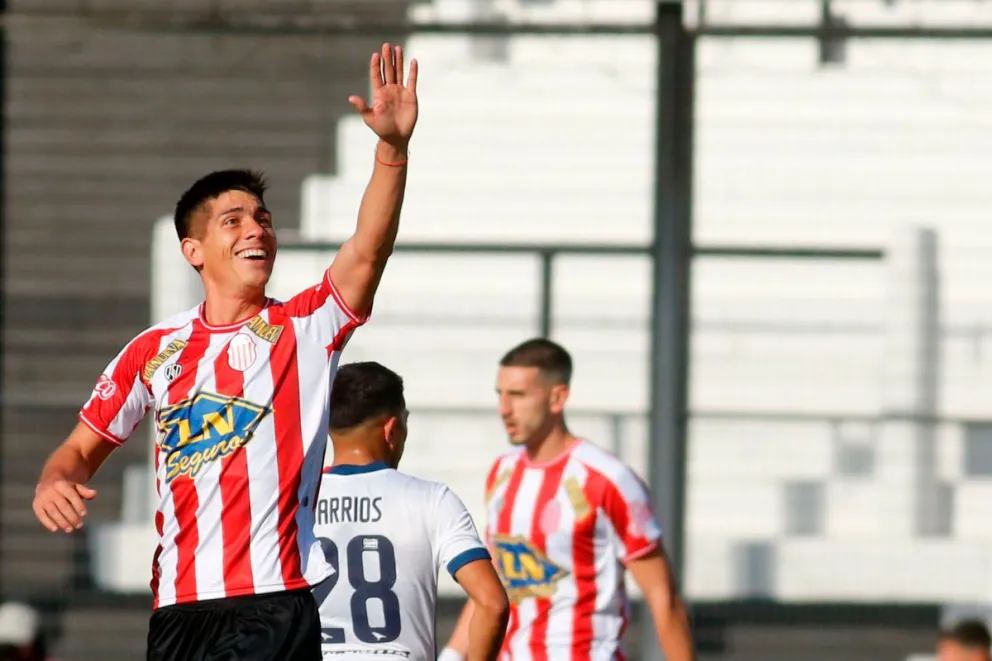 Bruno Sepúlveda solidario: donó elementos de entrenamiento a la Peña Azul y Oro