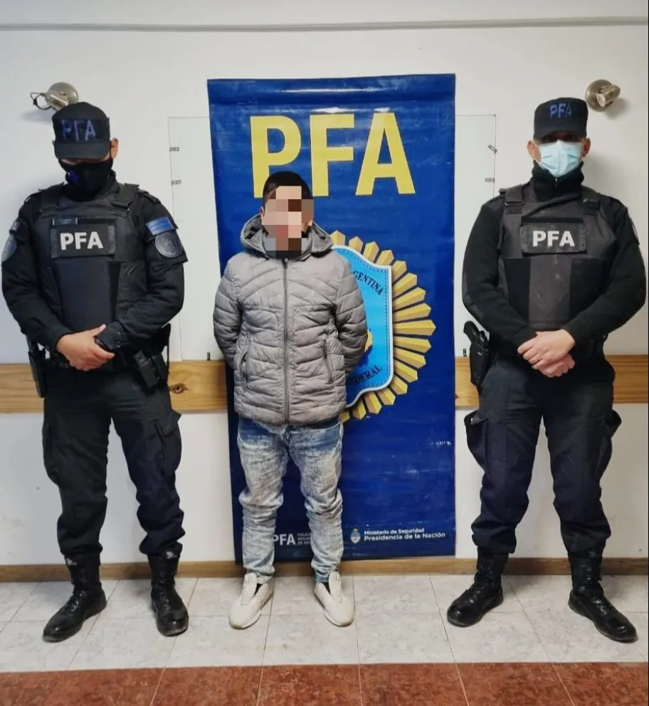 Detuvieron a dos hombres que hacían delivery de drogas
