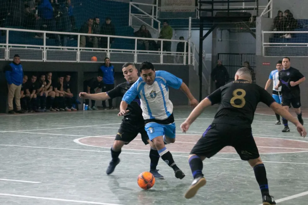 La Primera A del fútbol libre arde