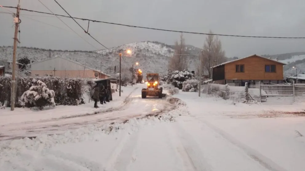 Nevada en el inicio de la primavera en Bariloche genera complicaciones en rutas y accidentes