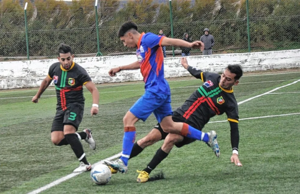 La C.A.I. goleó y es puntero