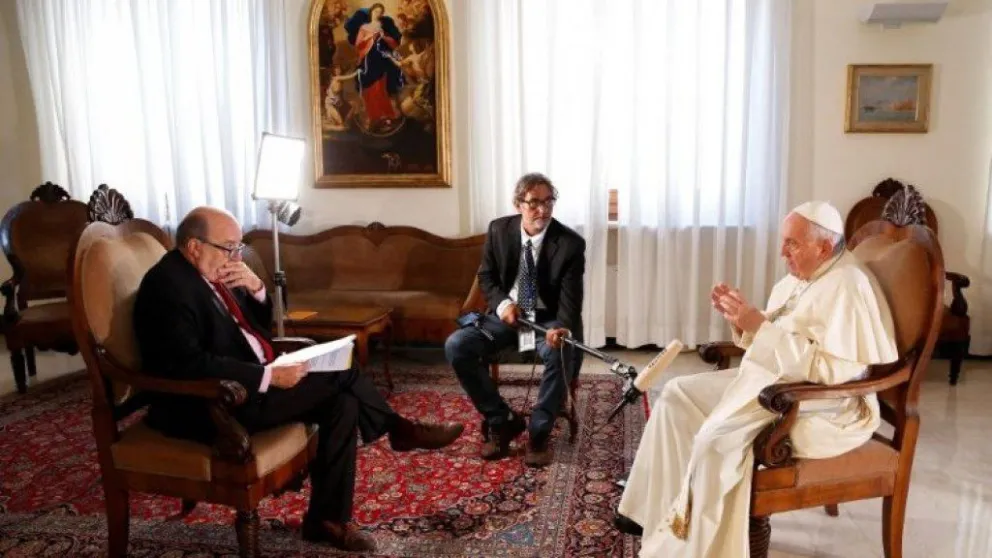 El papa Francisco negó los rumores de renuncia y dijo que quiere viajar a Kiev y Moscú