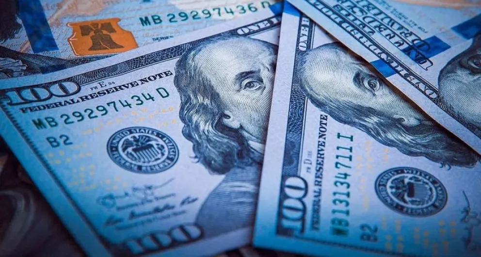 El dólar blue retrocedió en el cierre de jornada: a cuánto cotiza