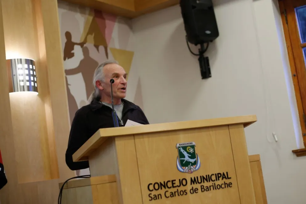 ¿Qué dijeron los oradores sobre la extensión contractual del cerro Campanario?