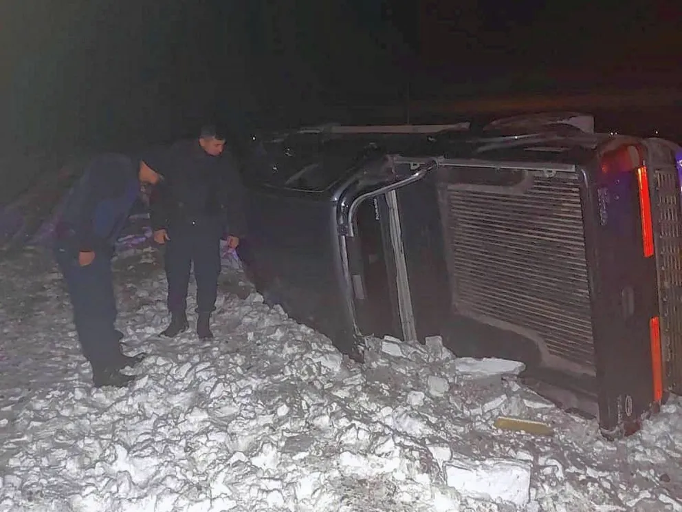 Una camioneta volcó en ruta 39 y hubo dos lesionados