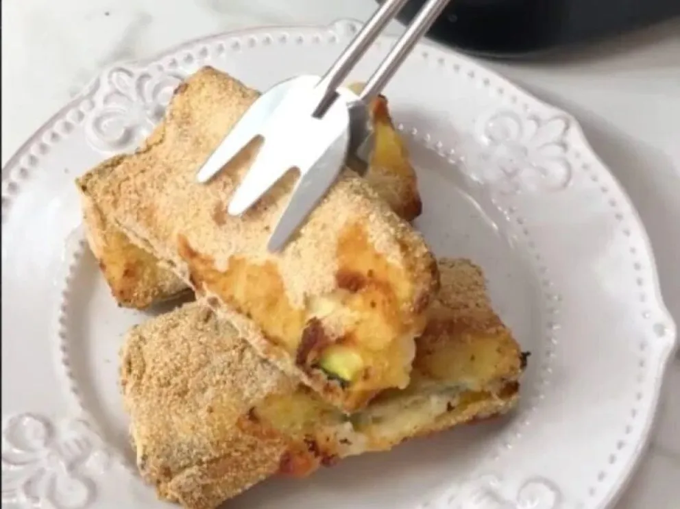 Receta original: hacé zucchinis empanados, rellenos de jamón y queso
