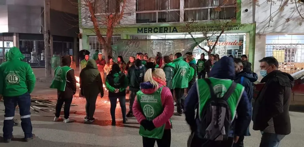 ATE ya protesta en delegaciones de Educación y a las 10 se moviliza en toda la provincia