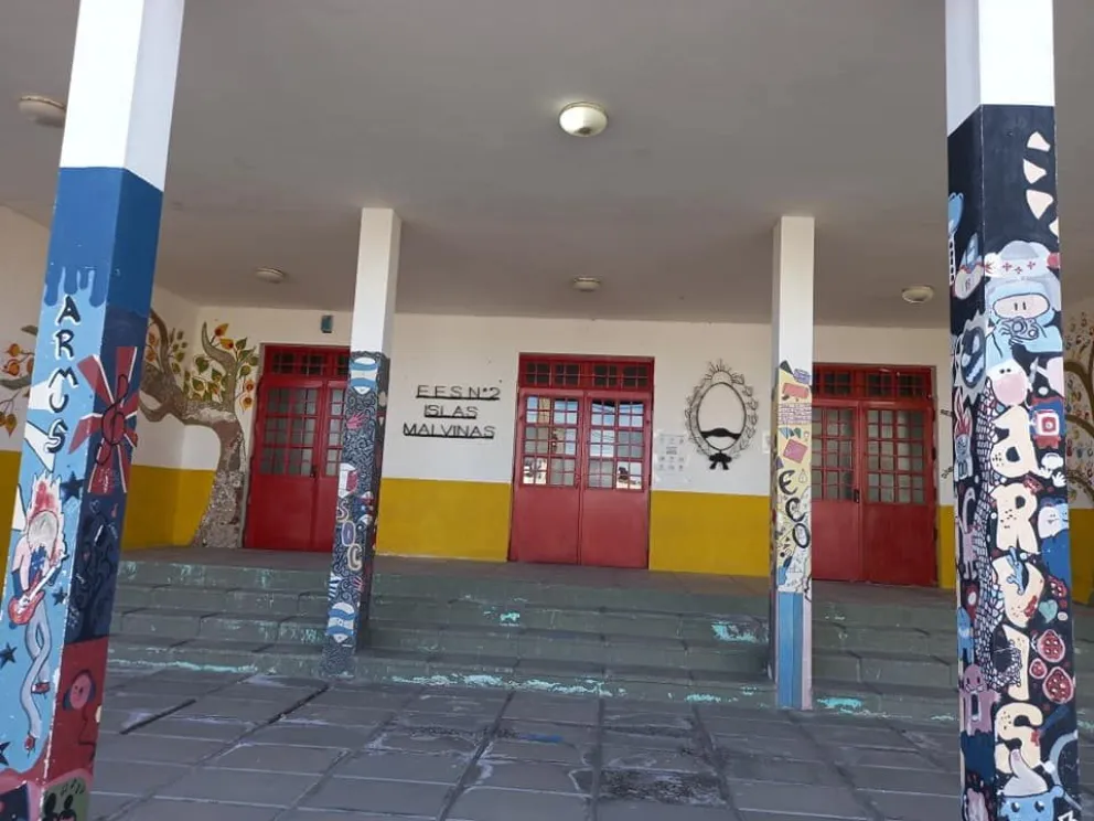 Más de 10 docentes podrían quedarse sin trabajo por la baja de un programa
