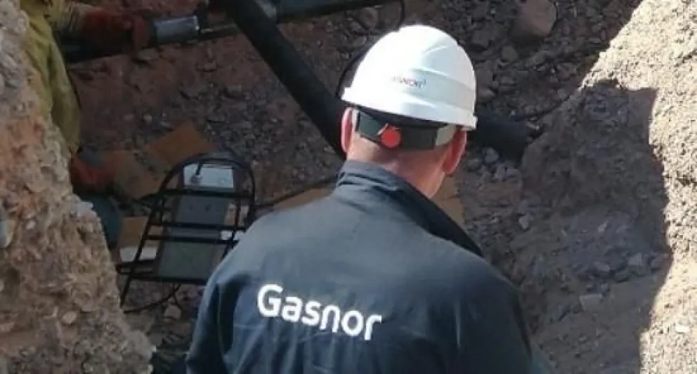 Operarios de Gasnor realizaron obras en la Escuela Joaquín Castellanos