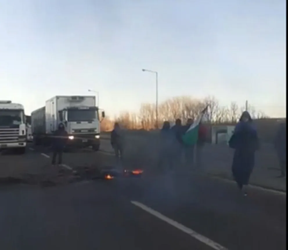 Atención si vas a Regina: Ruralistas realizan un corte total de la Ruta 22