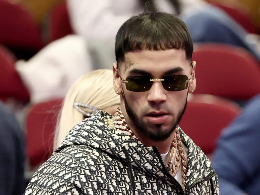 Anuel sorprende a Yailin con el mismo regalo que le hizo a Karol G