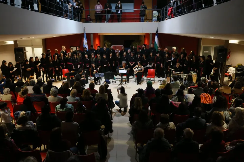 La propuesta será desde las 20, con entrada libre y gratuita, y reunirá al Coro Municipal de Niños, el Coro Municipal de Jóvenes, el Ensamble Vocal Municipal y el Coro Municipal de Adultos. Archivo. 
