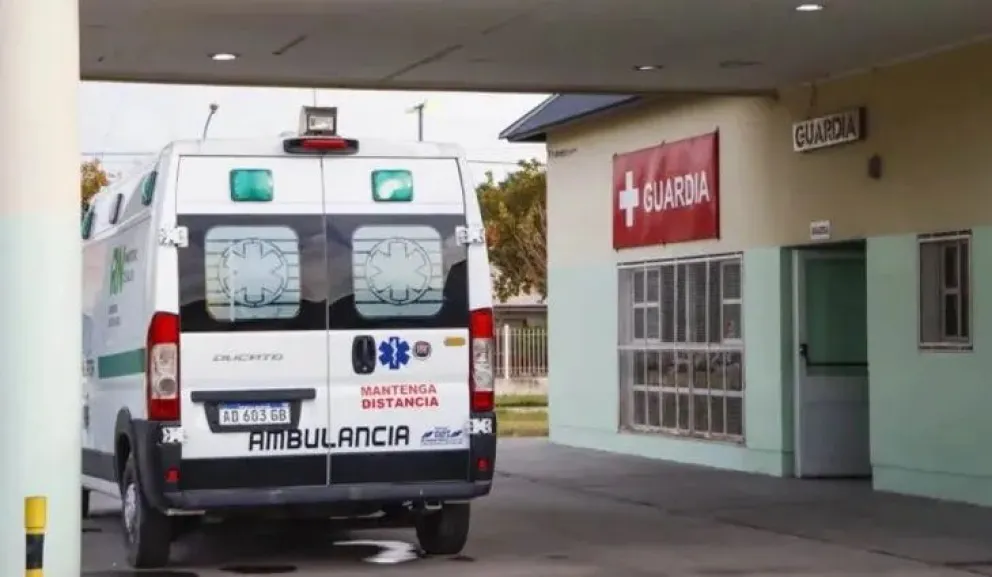 Amenazó a su mujer, agredió a la policía  y escapó usando solamente una bata