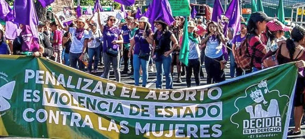 El Salvador: Condenan a 50 años de prisión a una mujer que aseguran tuvo un "aborto espontáneo"