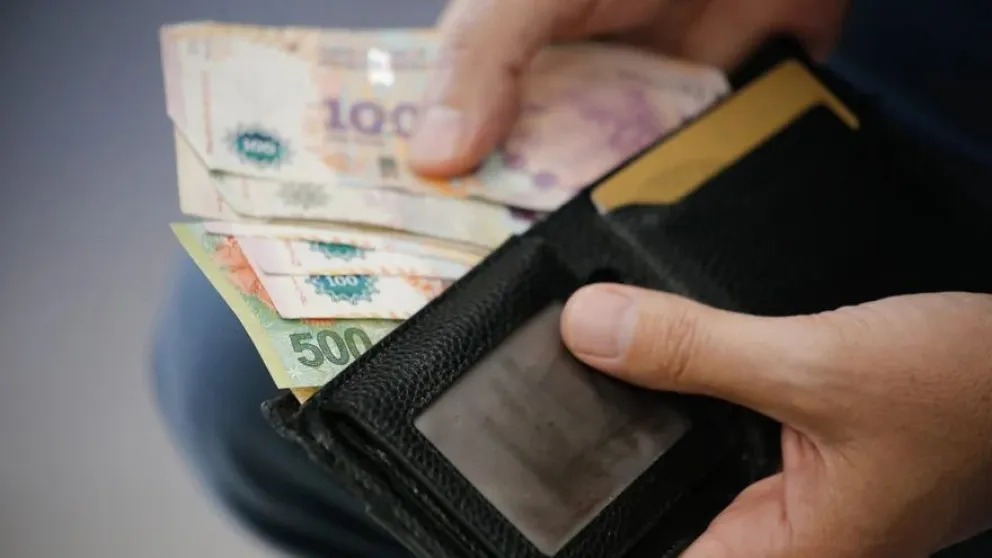 El salario mínimo sube un 34%: alcanzará los $ 118.000 en septiembre